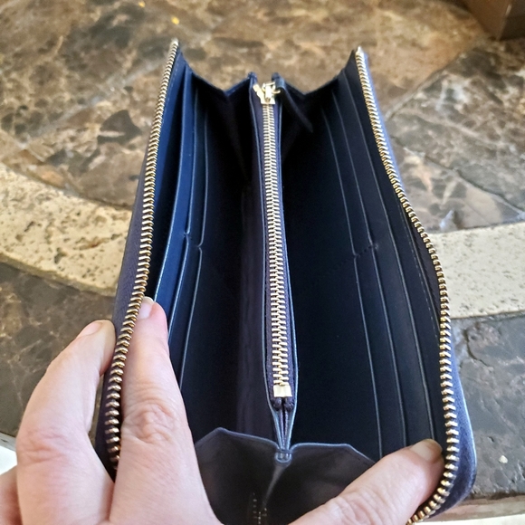 Gucci Hilary Bright Diamante Leather Zip around wallet Navy NWOT - Picture 5 of 9